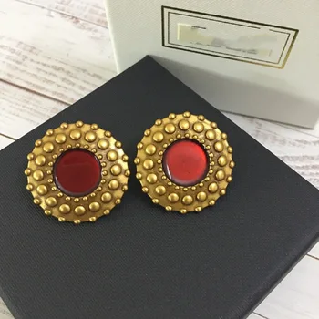 Klasikinis tamsiai raudonų senovinių aukso žiedų ausies įrašus