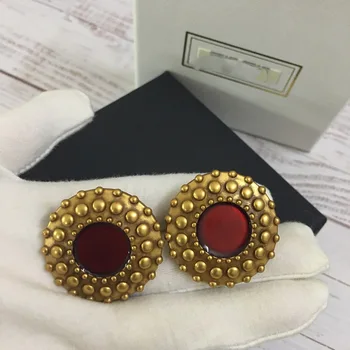 Klasikinis tamsiai raudonų senovinių aukso žiedų ausies įrašus