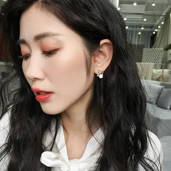 Korėjos versija mados earings temperamentas paprastu laišku D cirkonis auskarai moterų pardavimo auskarai didmeninė priedai