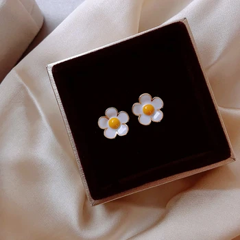 XIYANIKE Balta Geltona Gėlių Auskarai Moterims Paprastas Mielas Mažas Augalų Auskarai Smeigės korėjos bižuterijos 2020 Priedai