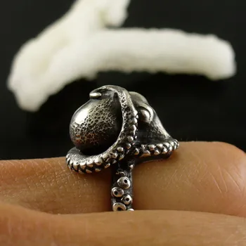 Mažmeninės prekybos reguliuojamas giliavandenių aštuonkojų senovės apkalos žiedas juodas vyras žiedai
