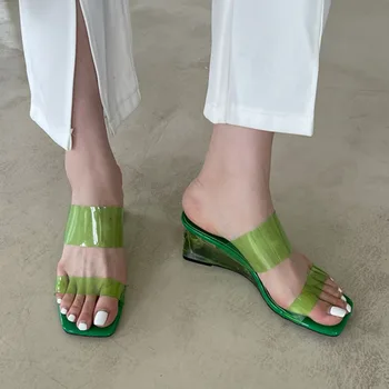 2021 Naujos Skaidrios PVC Moterų Sandalai Mažas Kulnas Crystal Green Kulniukai Skaidres Vasaros Lauko Paplūdimio Šlepetės Ponios Flip Šlepetės Bateliai
